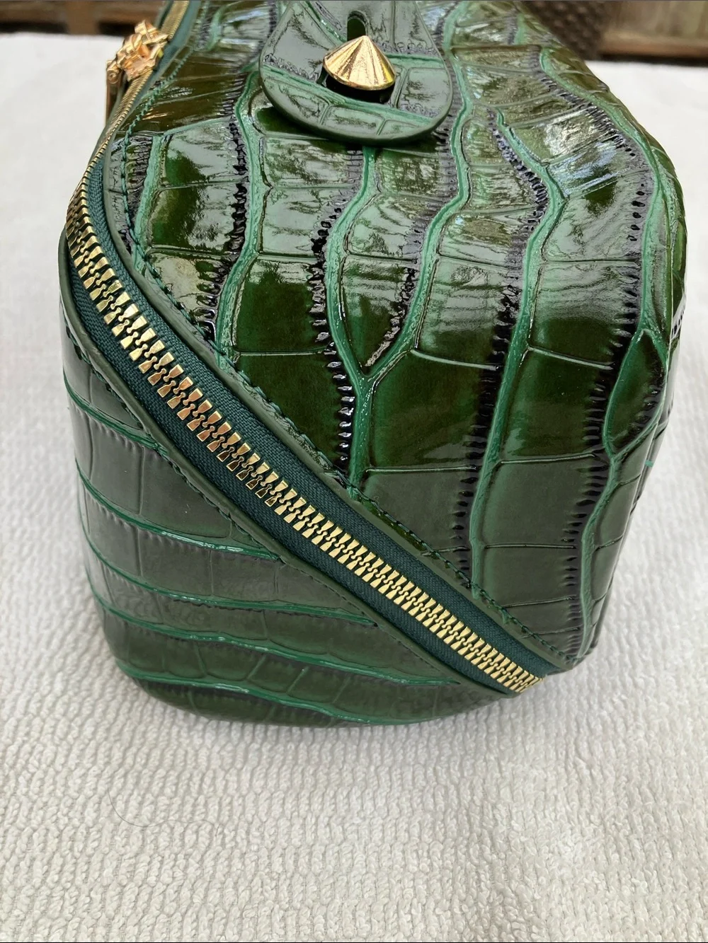 NWOT Cymbiotika Forest Green Croc Embossed Cosmetic Toiletry Travel case